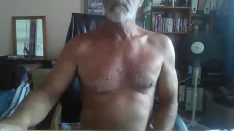 Snapshot of bobbgud chatting on 12-21-25, 06:42 Bobbgud online show from 12-21-25, 06:42