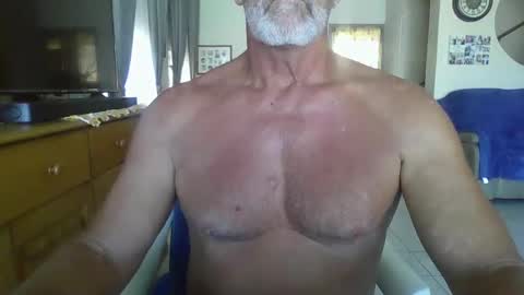 Snapshot of bobbgud chatting on 03-31-26, 11:43 Bobbgud online show from 03-31-26, 11:43