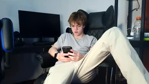 bobby72738 online show from 11-23-25, 02:44