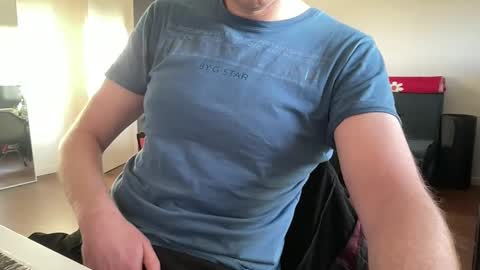 Snapshot of boegieboy76 chatting on 12-20-24, 08:49 ask me online show from 12-20-24, 08:49