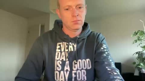 Snapshot of boegieboy76 chatting on 12-30-24, 01:25 ask me online show from 12-30-24, 01:25