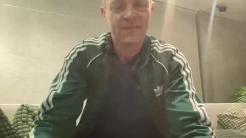 Snapshot of boegieboy76 chatting on 02-16-25, 10:21 ask me online show from 02-16-25, 10:21