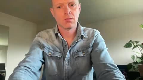 Snapshot of boegieboy76 chatting on 03-11-25, 11:01 ask me online show from 03-11-25, 11:01