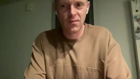 Snapshot of boegieboy76 chatting on 10-05-25, 08:29 ask me online show from 10-05-25, 08:29