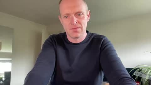 Snapshot of boegieboy76 chatting on 10-14-25, 12:17 ask me online show from 10-14-25, 12:17