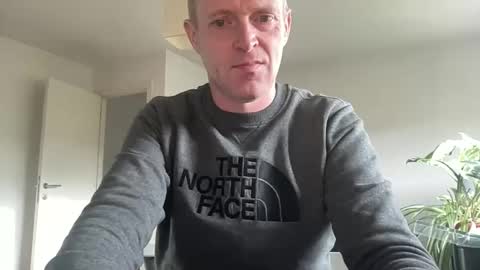 Snapshot of boegieboy76 chatting on 10-21-25, 09:21 ask me online show from 10-21-25, 09:21