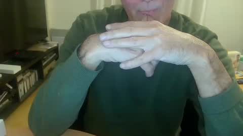 Snapshot of bogus25 chatting on 12-18-25, 11:00 bogus25 online show from 12-18-25, 11:00