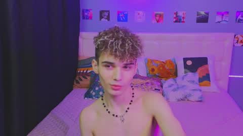 Snapshot of boicute chatting on 02-01-25, 01:02 ALEXPVT IS OPEN online show from 02-01-25, 01:02