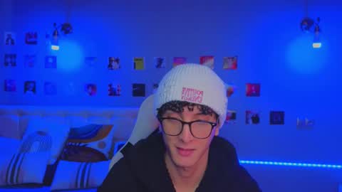 Snapshot of boicute chatting on 02-18-25, 09:32 ALEXPVT IS OPEN online show from 02-18-25, 09:32