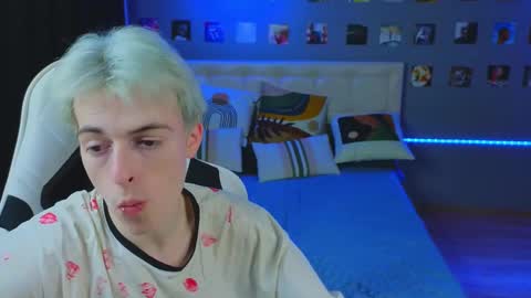 Snapshot of boicute chatting on 02-18-25, 01:22 ALEXPVT IS OPEN online show from 02-18-25, 01:22