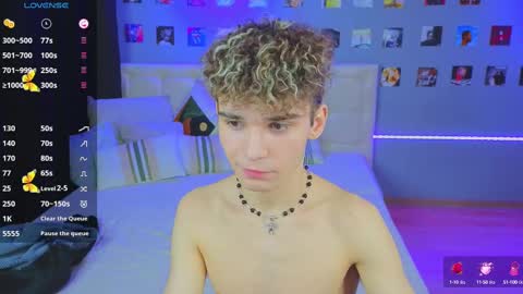 Snapshot of boicute chatting on 02-24-25, 03:33 ALEXPVT IS OPEN online show from 02-24-25, 03:33