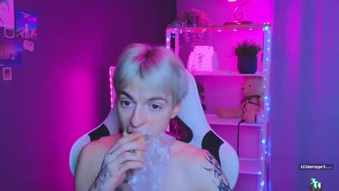 Snapshot of boicute chatting on 03-05-25, 11:28 ALEXPVT IS OPEN online show from 03-05-25, 11:28