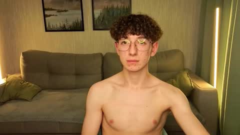 Snapshot of boicute chatting on 10-10-25, 03:33 ALEXPVT IS OPEN online show from 10-10-25, 03:33