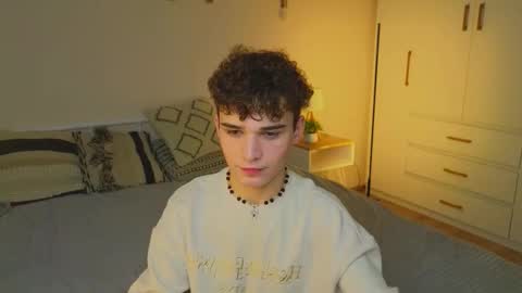 Snapshot of boicute chatting on 10-17-25, 06:27 ALEXPVT IS OPEN online show from 10-17-25, 06:27