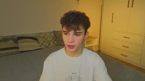 Snapshot of boicute chatting on 10-18-25, 06:58 ALEXPVT IS OPEN online show from 10-18-25, 06:58