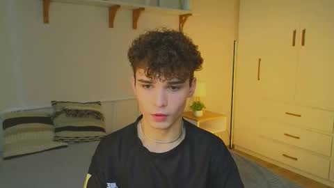 Snapshot of boicute chatting on 10-19-25, 07:42 ALEXPVT IS OPEN online show from 10-19-25, 07:42