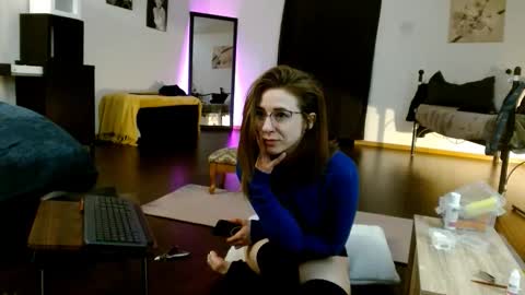 Snapshot of bombshellbaeby chatting on 10-22-25, 06:57 BombshellBaeby online show from 10-22-25, 06:57