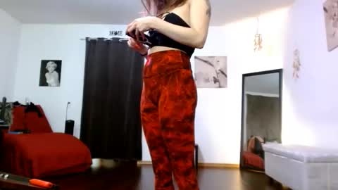 Snapshot of bombshellbaeby chatting on 11-23-25, 02:33 BombshellBaeby online show from 11-23-25, 02:33