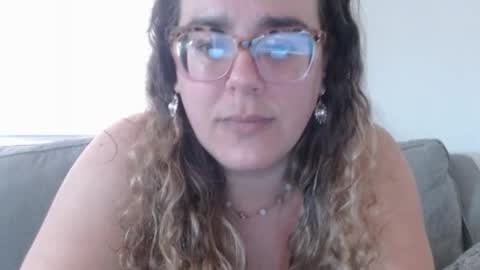 Snapshot of bongmamabear chatting on 05-26-26, 04:14 bongmamabear online show from 05-26-26, 04:14