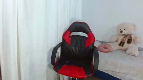 Snapshot of bonni_blonde chatting on 12-19-24, 10:32 Bonnie online show from 12-19-24, 10:32