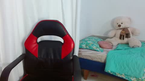 Snapshot of bonni_blonde chatting on 02-06-25, 03:27 Bonnie online show from 02-06-25, 03:27