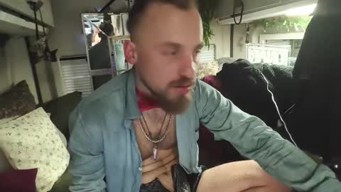 Snapshot of bonnie_and_clyde_11 chatting on 11-07-25, 03:50 Bonnie and Clyde online show from 11-07-25, 03:50