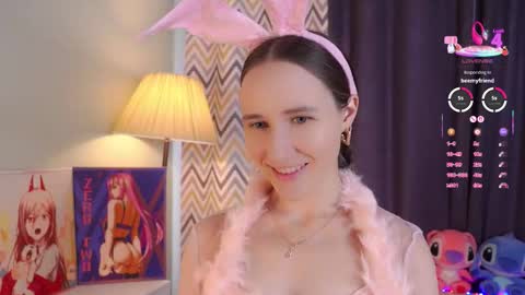 Snapshot of bonniedry chatting on 09-10-25, 01:05 Emma online show from 09-10-25, 01:05