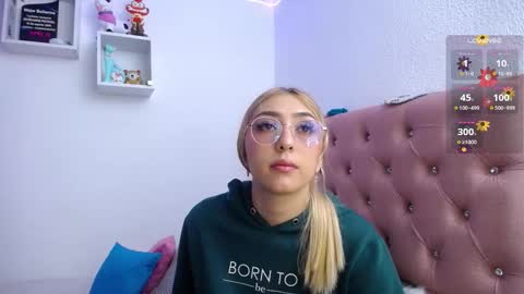 Snapshot of bonny_clyde_xx_ chatting on 11-16-25, 04:29 Soffy Brooks Independent model online show from 11-16-25, 04:29