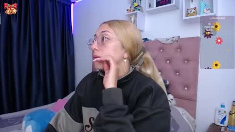 Snapshot of bonny_clyde_xx_ chatting on 12-14-25, 03:12 Soffy Brooks Independent model online show from 12-14-25, 03:12