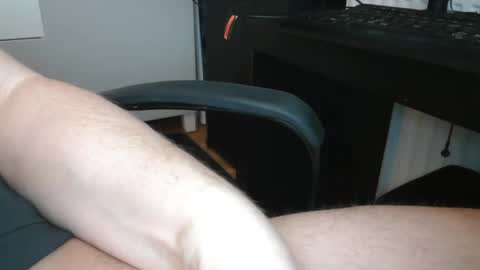 Snapshot of bonobooy chatting on 12-18-24, 01:45 Bonobooy online show from 12-18-24, 01:45