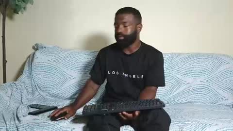 Snapshot of bonsai160723 chatting on 06-14-26, 03:41 kevin hart online show from 06-14-26, 03:41