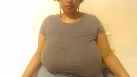 Snapshot of boobyqueen24 chatting on 09-15-25, 07:03 boobyqueen online show from 09-15-25, 07:03