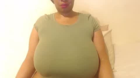 Snapshot of boobyqueen24 chatting on 10-01-25, 04:02 boobyqueen online show from 10-01-25, 04:02