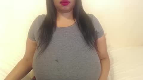 Snapshot of boobyqueen24 chatting on 10-22-25, 05:08 boobyqueen online show from 10-22-25, 05:08