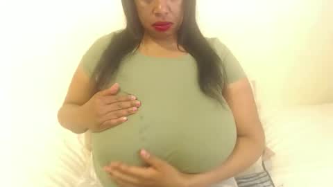 Snapshot of boobyqueen24 chatting on 10-26-25, 05:13 boobyqueen online show from 10-26-25, 05:13