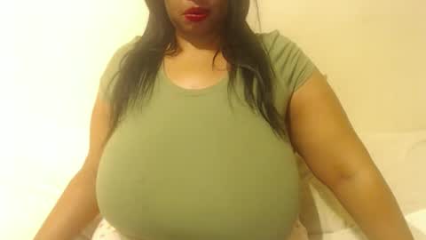 Snapshot of boobyqueen24 chatting on 11-02-25, 05:15 boobyqueen online show from 11-02-25, 05:15