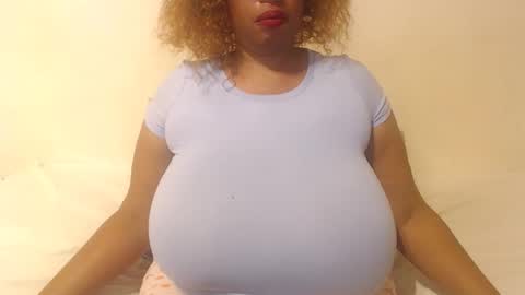 Snapshot of boobyqueen24 chatting on 12-05-25, 07:10 boobyqueen online show from 12-05-25, 07:10