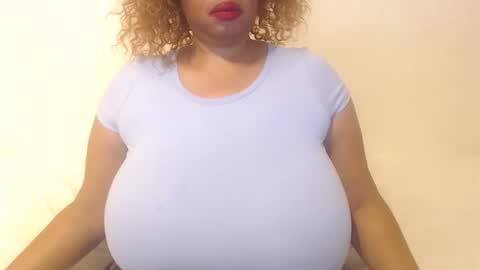 Snapshot of boobyqueen24 chatting on 12-18-25, 04:29 boobyqueen online show from 12-18-25, 04:29