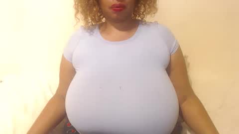 Snapshot of boobyqueen24 chatting on 12-18-25, 09:10 boobyqueen online show from 12-18-25, 09:10