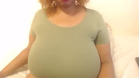 Snapshot of boobyqueen24 chatting on 01-18-26, 12:42 boobyqueen online show from 01-18-26, 12:42