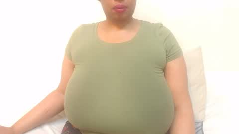 Snapshot of boobyqueen24 chatting on 06-22-26, 06:05 boobyqueen online show from 06-22-26, 06:05