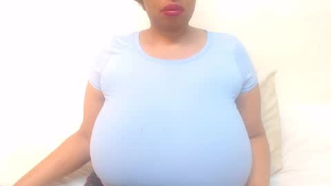 Snapshot of boobyqueen24 chatting on 06-24-26, 06:51 boobyqueen online show from 06-24-26, 06:51