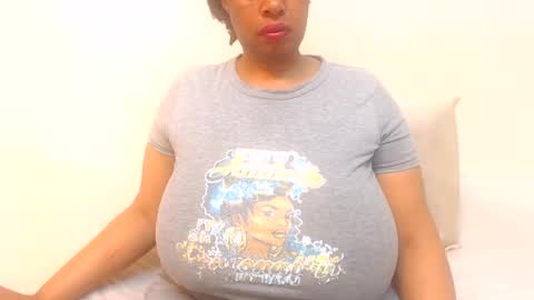 Snapshot of boobyqueen24 chatting on 07-06-26, 06:43 boobyqueen online show from 07-06-26, 06:43