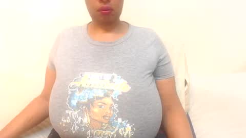 Snapshot of boobyqueen24 chatting on 07-12-26, 03:14 boobyqueen online show from 07-12-26, 03:14