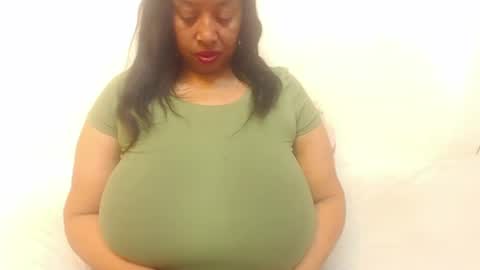 Snapshot of boobyqueen24 chatting on 07-18-26, 11:25 boobyqueen online show from 07-18-26, 11:25