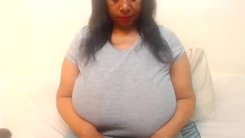 Snapshot of boobyqueen24 chatting on 07-21-26, 04:37 boobyqueen online show from 07-21-26, 04:37