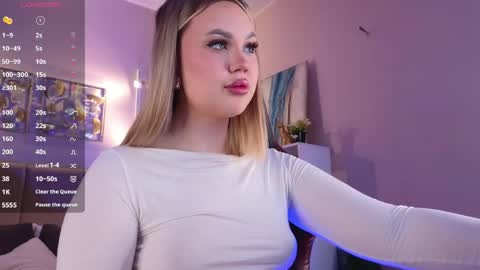 Snapshot of bootytrisha chatting on 03-12-26, 10:54 Trisha online show from 03-12-26, 10:54