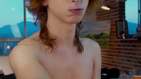 Snapshot of boream_ chatting on 01-12-25, 10:54 Bream online show from 01-12-25, 10:54