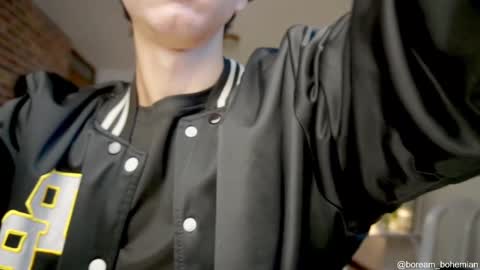 Snapshot of boream_ chatting on 10-08-25, 11:08 Bream online show from 10-08-25, 11:08