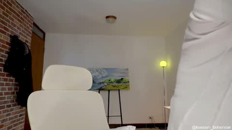 Snapshot of boream_ chatting on 10-18-25, 01:34 Bream online show from 10-18-25, 01:34